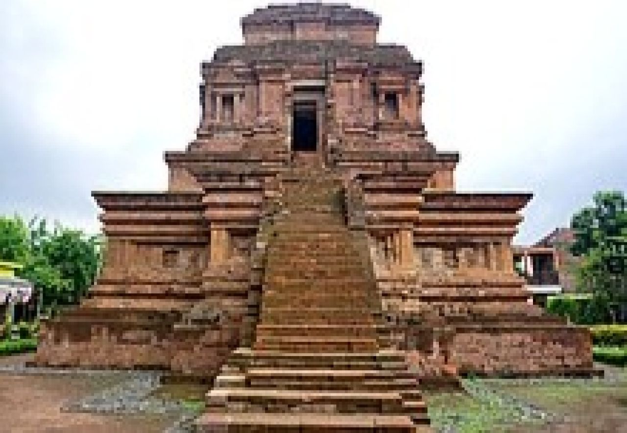 Candi menjadi bukti kebesaran kerajaan - kerajaan di Nusantara