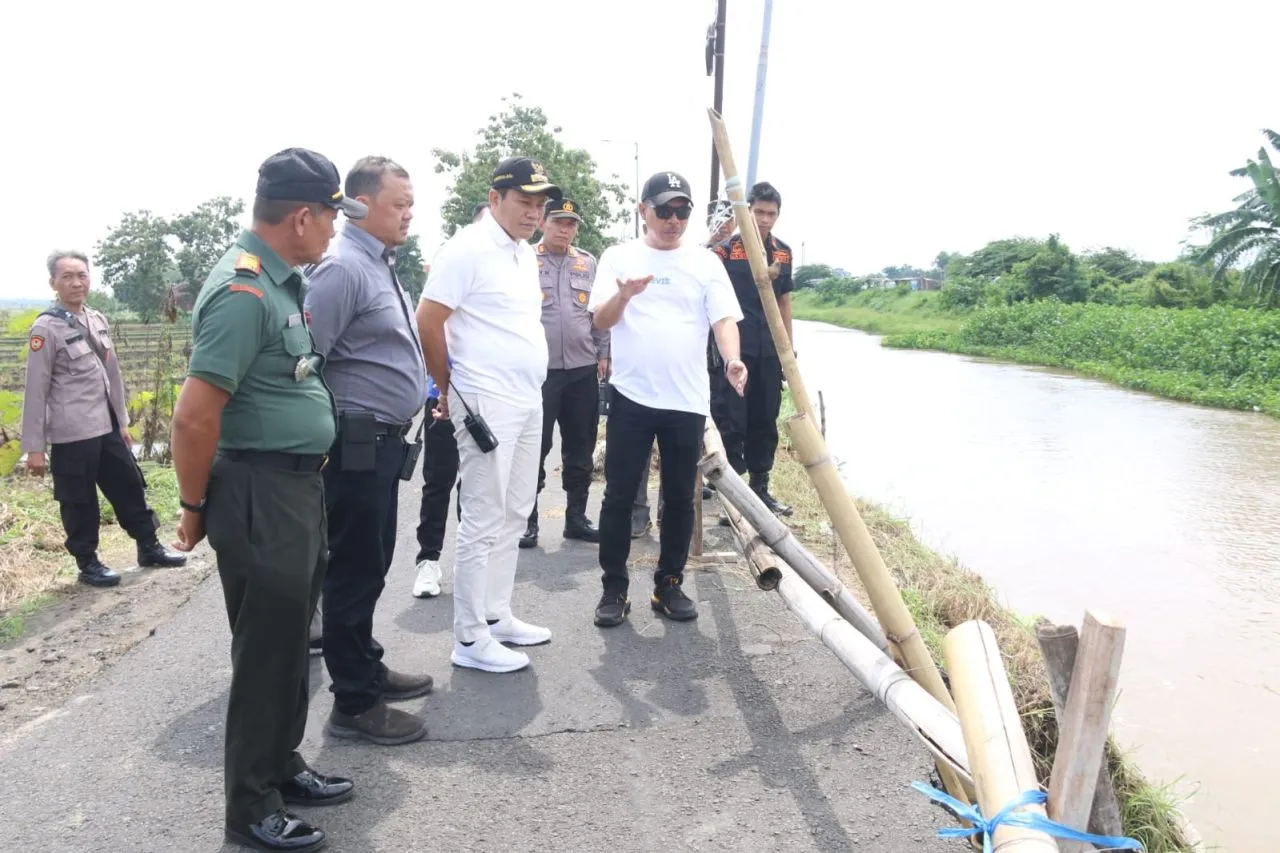 Bakal Pakai Angggaran BTT, Plt Bupati Sidoarjo Minta Segera Tangani Jalan Ambles di Prambon