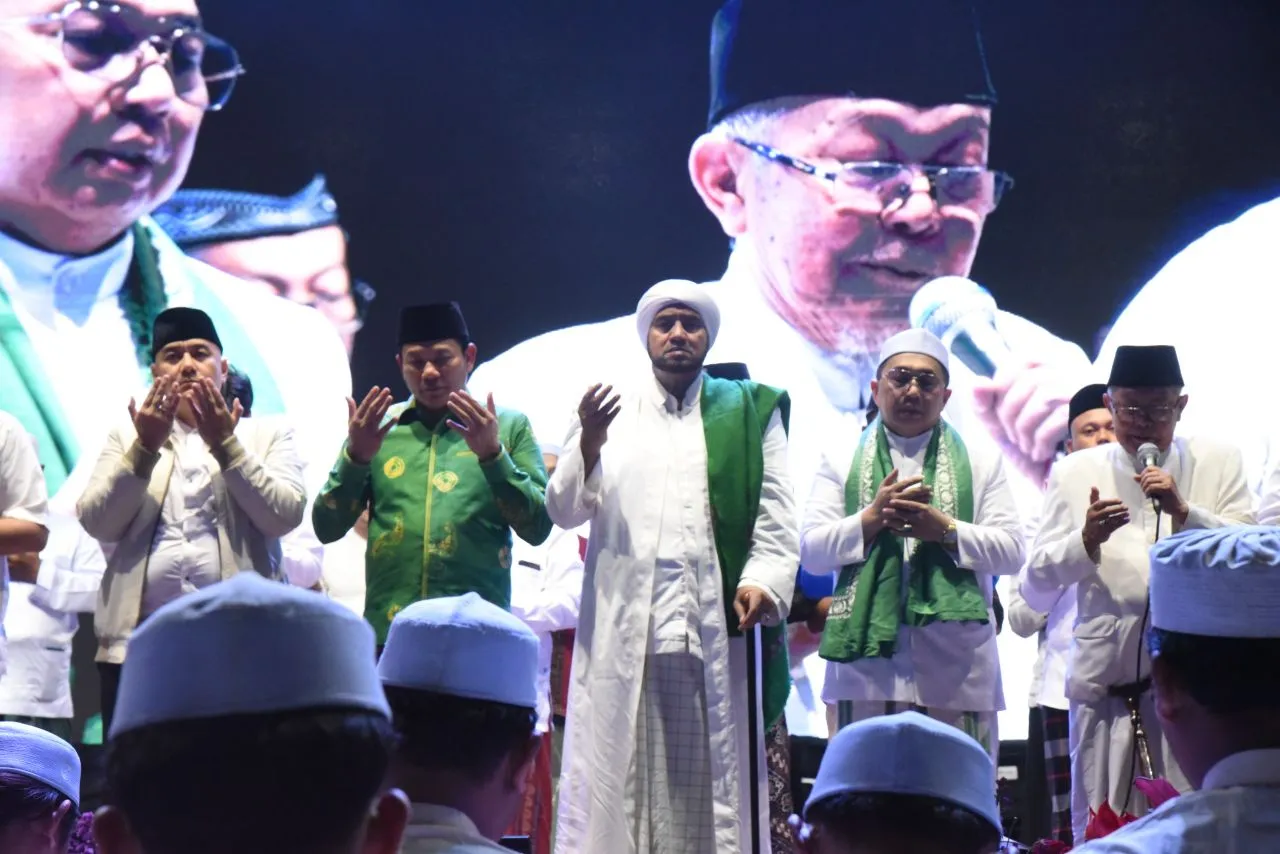 Sidoarjo Bersholawat Meriahkan Hari Jadi Kabupaten Sidoarjo ke 166 di Parkir MPP