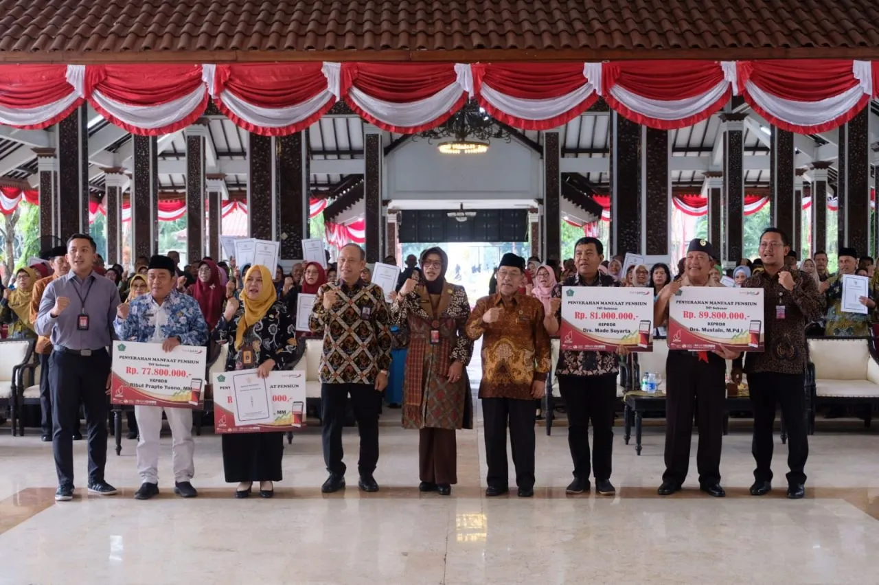 Pemkab Sidoarjo Apresiasi Pengabdian Panjang Ratusan PNS Sidoarjo yang Baru Terima SK Purna Tugas