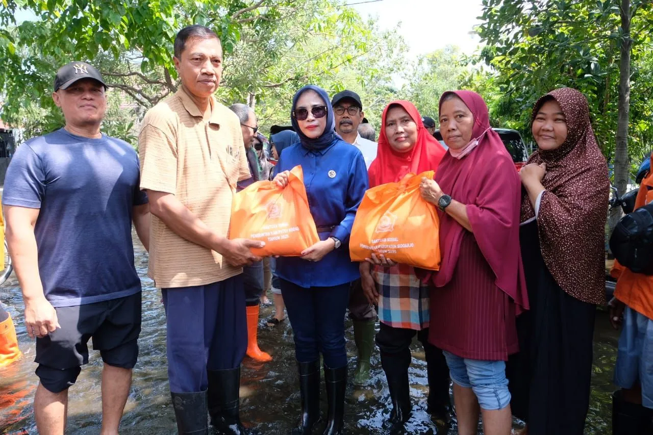 Sepekan Tak Kunjung Surut, Pemkab Salurkan Bantuan Korban Banjir di Kecamatan Candi dan Sidoarjo