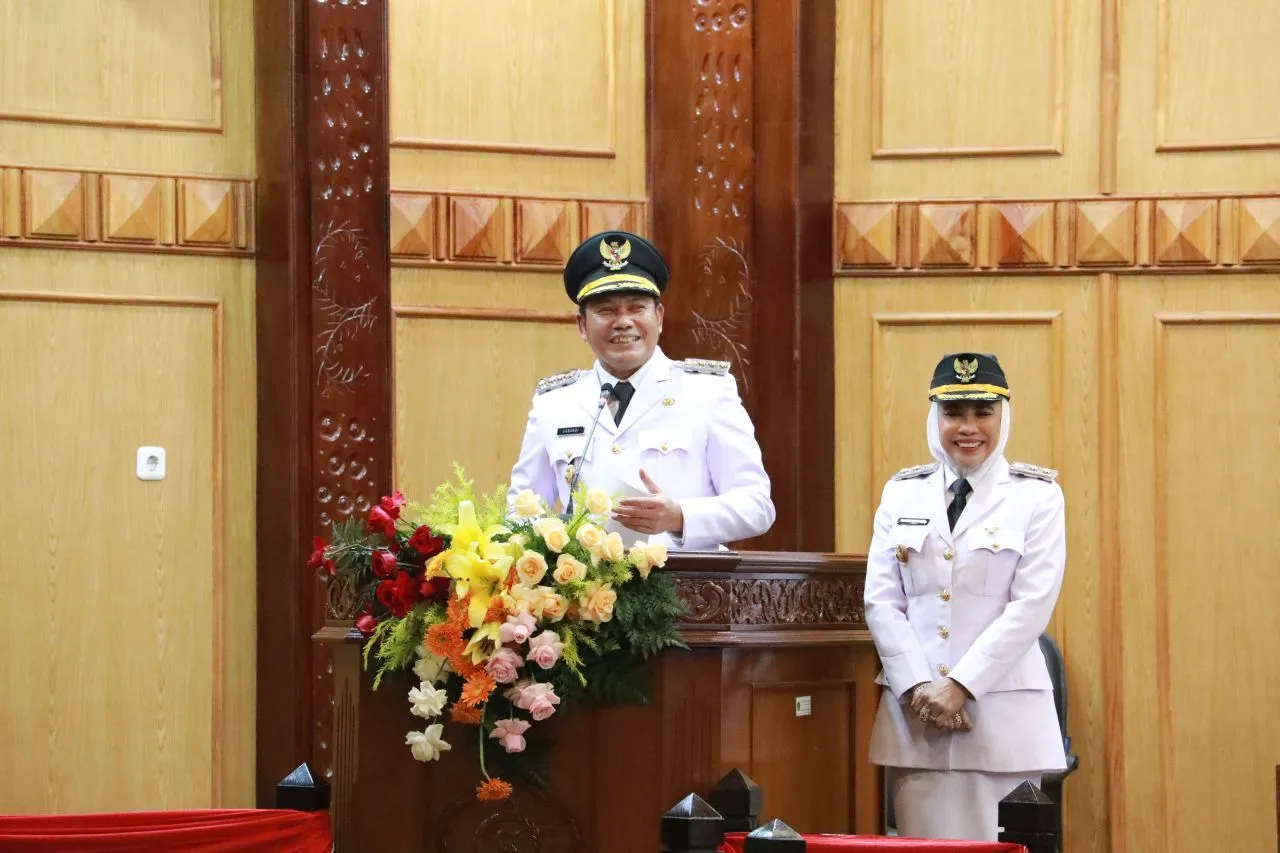 Bupati dan Wabup Sidoarjo Paparan Visi - Misi Menuju Metropolitan Inklusif, Berdaya Saing dan Berkelanjutan di DPRD