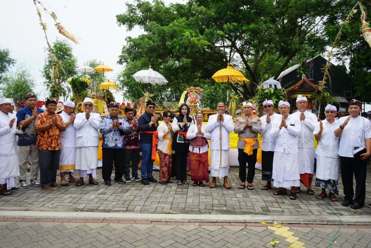 Wabup Sidoarjo Ikut Perayaan Melasti Umat Hindu, Pesannya Tekankan Toleransi Antarumat Beragama