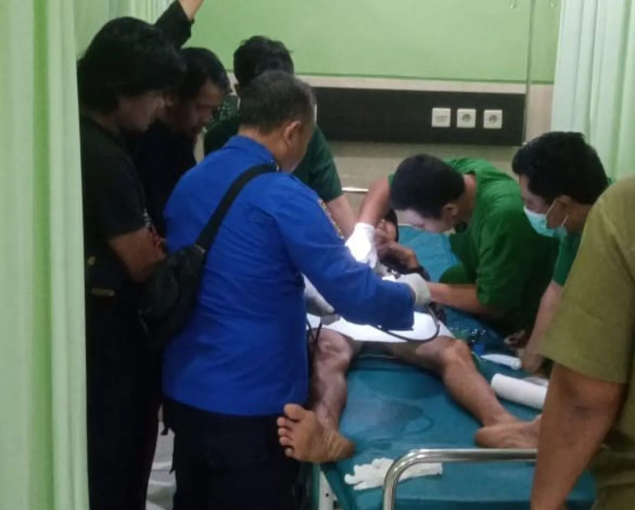 Kakek di Ngawi Datangi Kantor Damkar, Minta Lepaskan Pipa Yang Dipasang di Kelamin