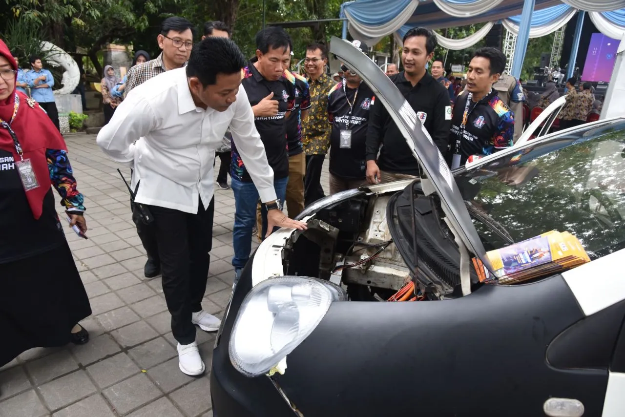 Pamerkan Mobil hingga Pembangkit Listrik Tenaga Surya, Bupati Sidoarjo Apresiasi Antartika Fair 2025