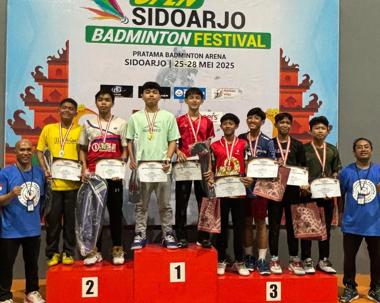 Sisihkan Atlet Platprov Jatim, Pasangan Siswa KKO SMPN 2 Sidoarjo Juara 1 Badminton Festival 2025