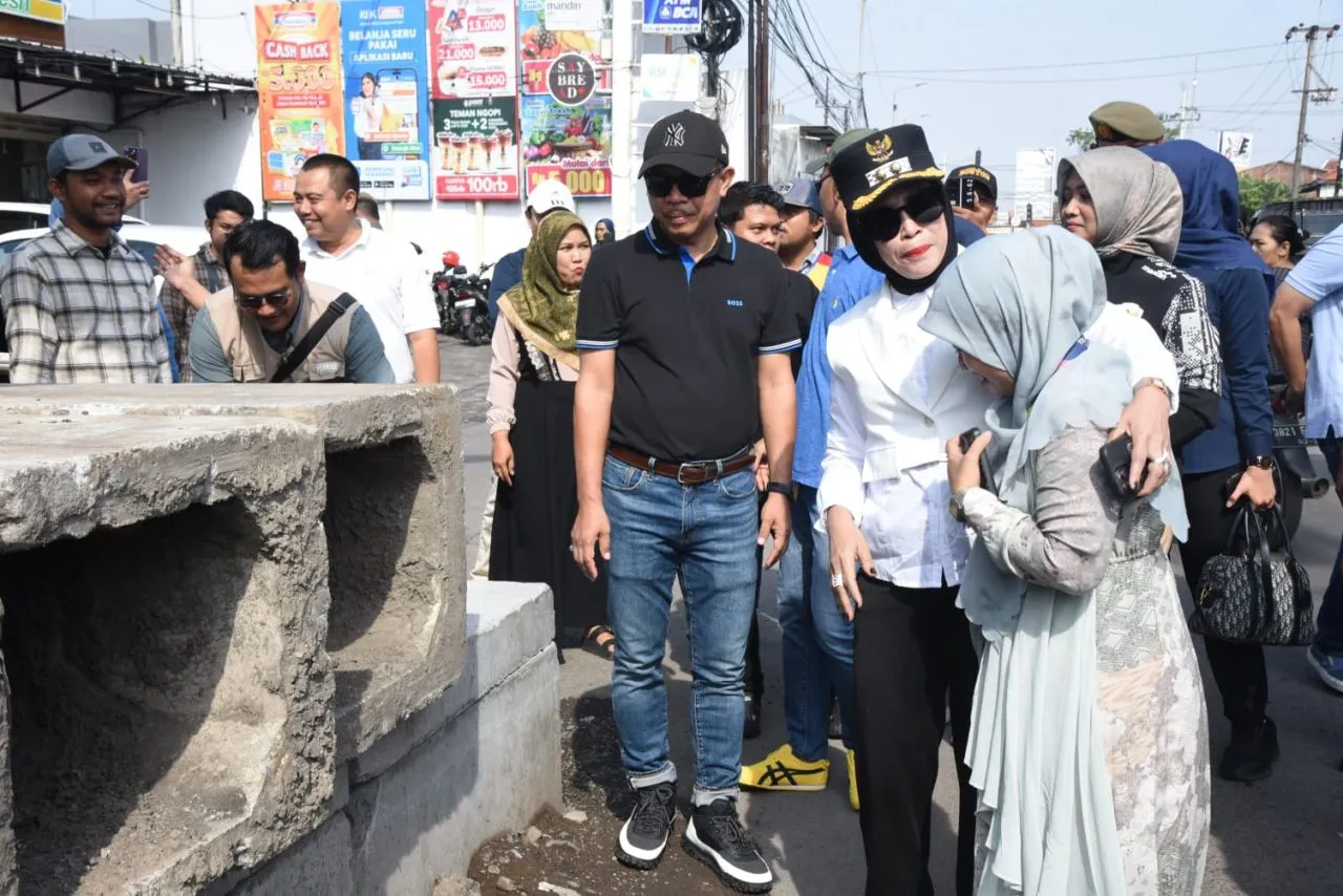 Usai Diprotes, Pemasangan U-ditch Proyek Betonisasi Jalan Betro - Gedangan Ditambah Urukan Mudahkan Warga Melintas