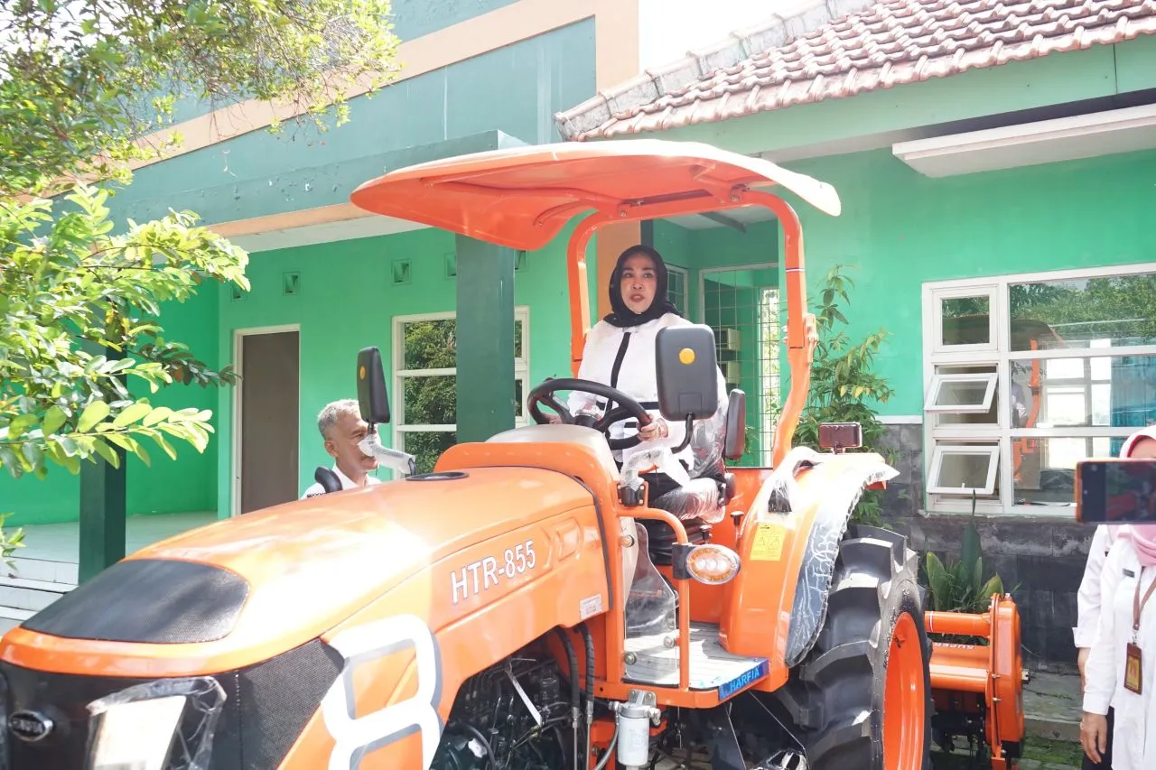 Dorong Pemuda Kuasai Teknologi Pertanian, Wabup Sidoarjo Pastikan Bantuan Alsintan Tepat Sasaran Bagi Gapoktan Porong