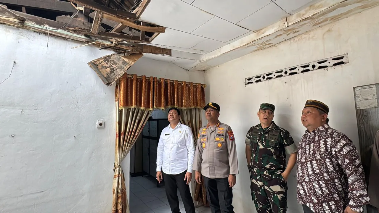 Gandeng Polisi, Pemkab dan Baznas Sidoarjo Kembali Bedah Rumah Warga Tak Mampu di Wonoayu dan Krian
