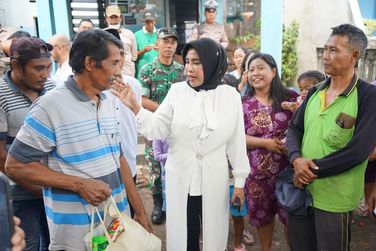 Wabup Sidoarjo Blusukan ke Balongbendo, Janjikan Segera Renovasi Dua Rumah Warga Miskin Nyaris Roboh