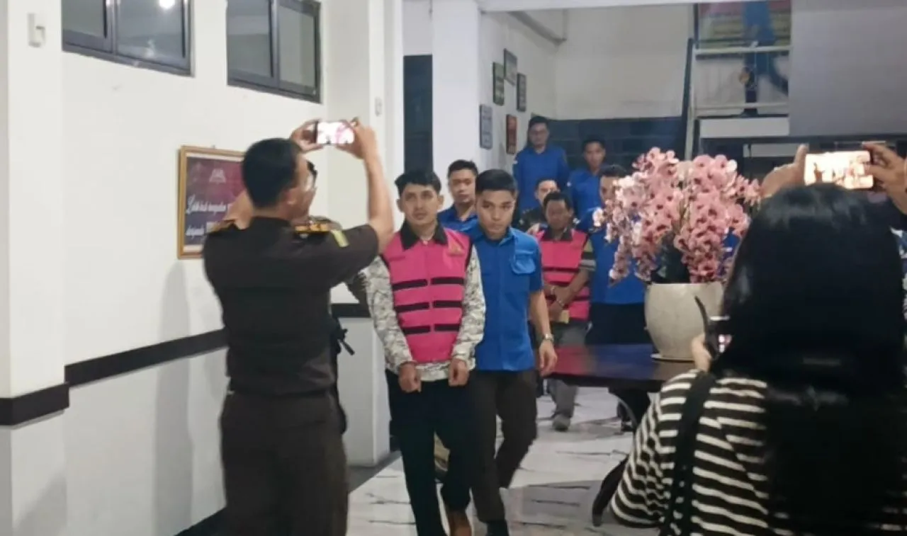 Rugikan Keuangan Desa Rp 150 Juta, Penyidik Kejari Sidoarjo Tahan Sekdes dan Makelar Tanah Jimbaran Kulon Wonoayu