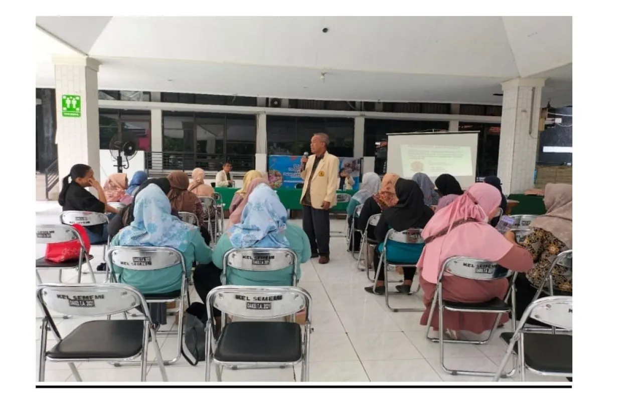 Tim Penmas FEB UWKS Dampingi Pengelolaan Keuangan Ratusan Pelaku UMKM di Sememi Surabaya