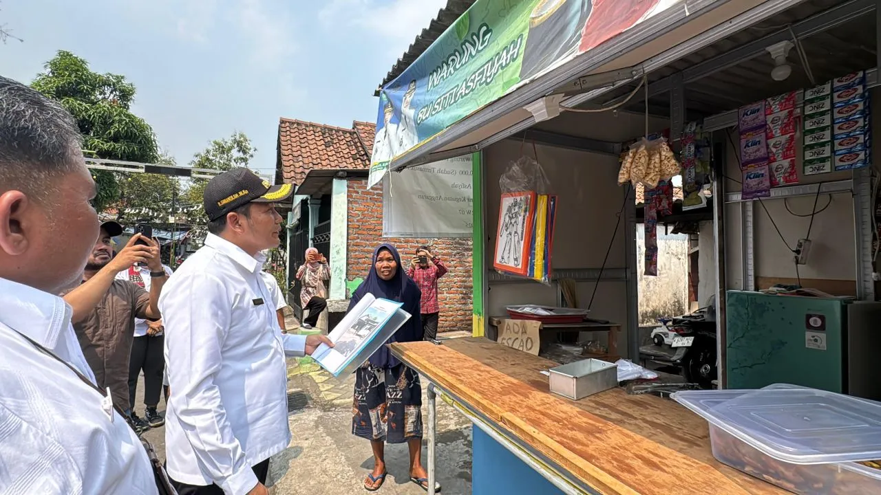 Sidak Bedah Warung Rakyat di Kletek Taman, Bupati Sidoarjo Janji Anggaran Dinaikkan Tahun Depan