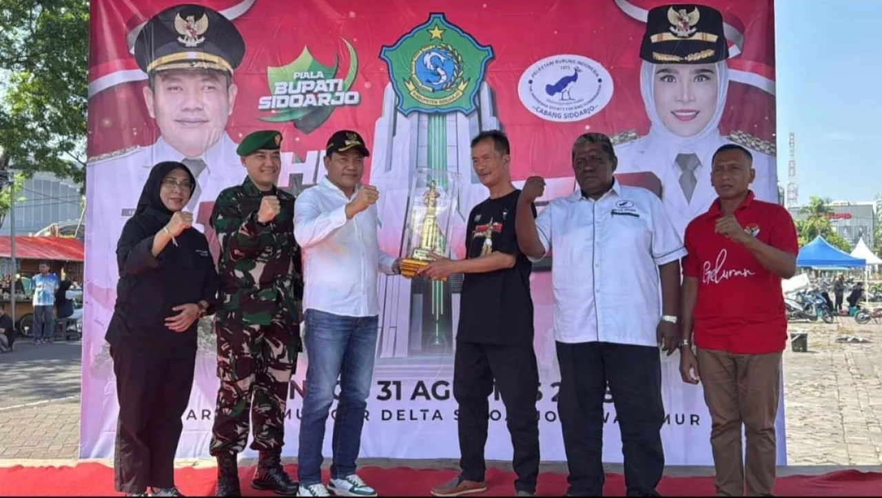 Beberapa Peserta dari Jateng, Bali dan Kalimantan, Ribuan Kicau Mania Berebut Piala Bupati di GOR Delta Sidoarjo