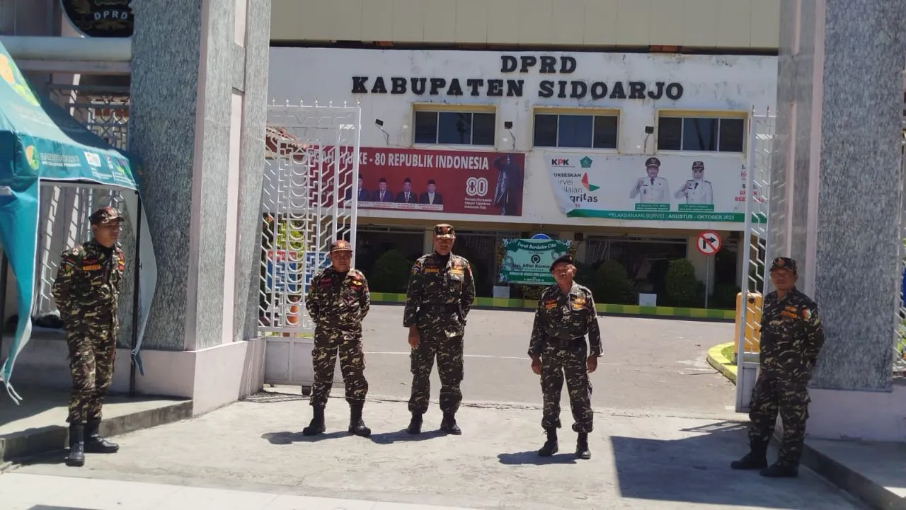 Prihatin Kerusuhan dan Jalankan Instruksi Ketua Umum GP Ansor, Banser Sidoarjo Amankan 3 Obyek Vital di Kota Delta
