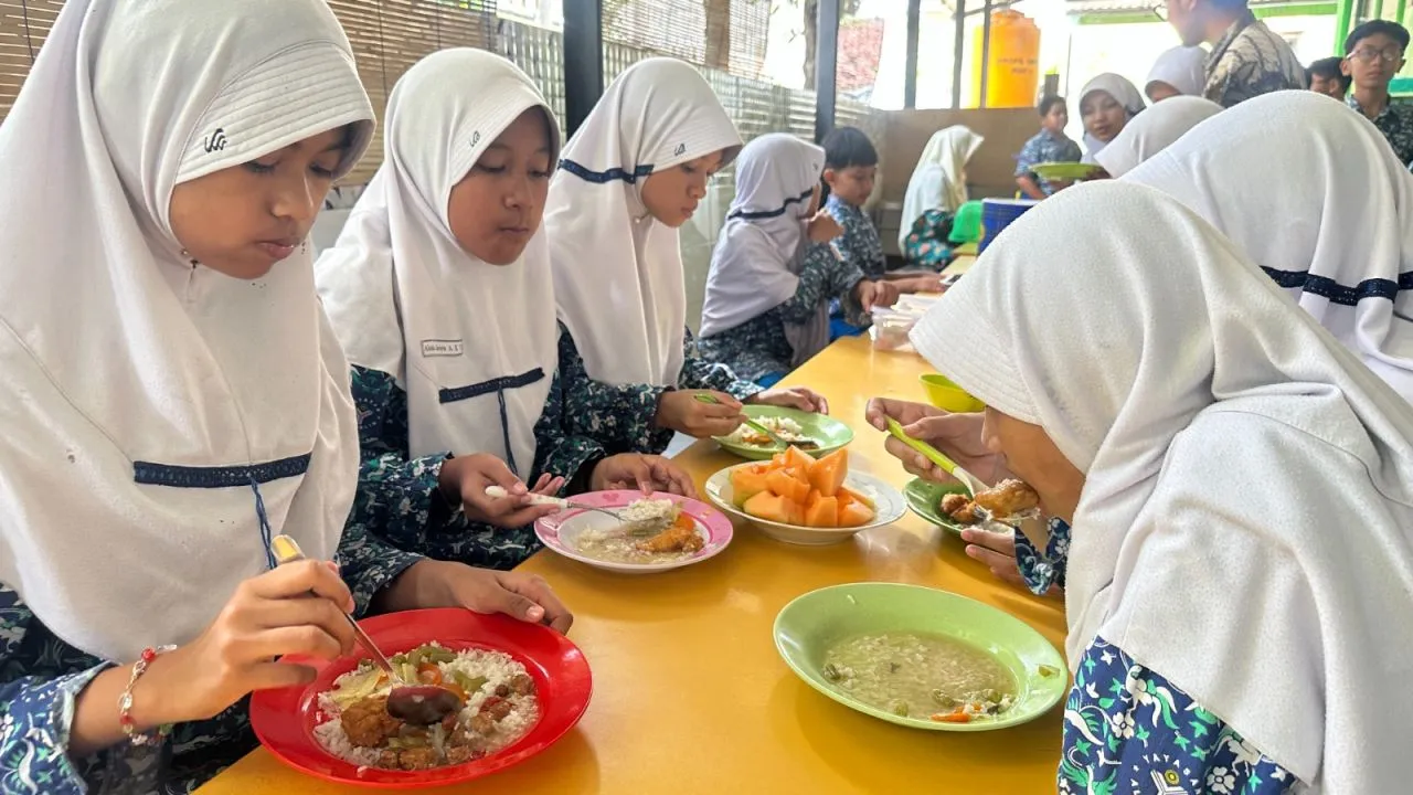 Yayasan Al Muslim Kelola Makan Siang Secara Mandiri, Hasilnya Lebih Sehat, Bergizi dan Mampu Bentuk Karakter Siswa