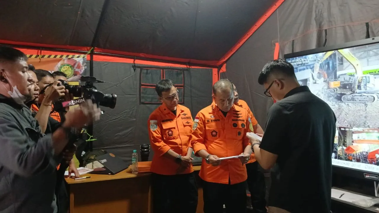 Tim SAR Lanjutkan Pencarian Hingga Tak Ditemukan Lagi Korban Meninggal Ambruknya Musala Ponpes Al Khoziny Buduran