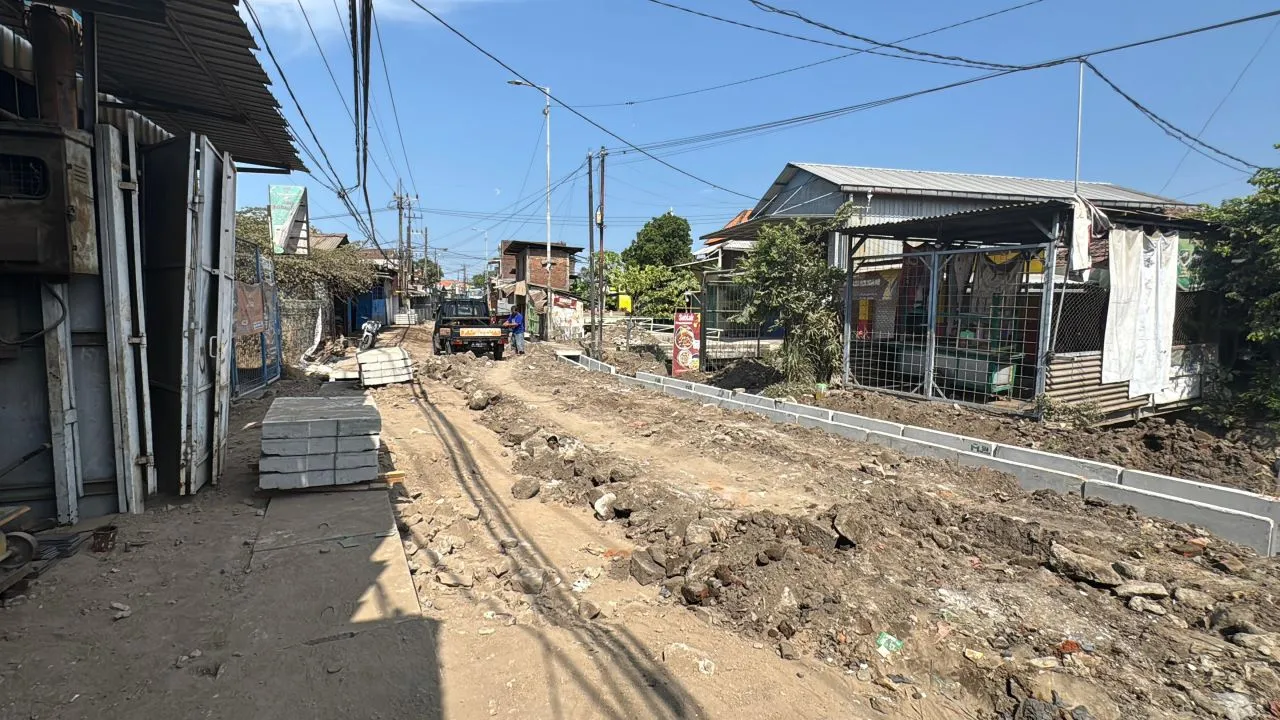 Pemkab Sidoarjo Kebut Betonisasi Jalan Kureksari - Kepuhkiriman Waru, Warga Senang Agar Tidak Mudah Rusak Lagi