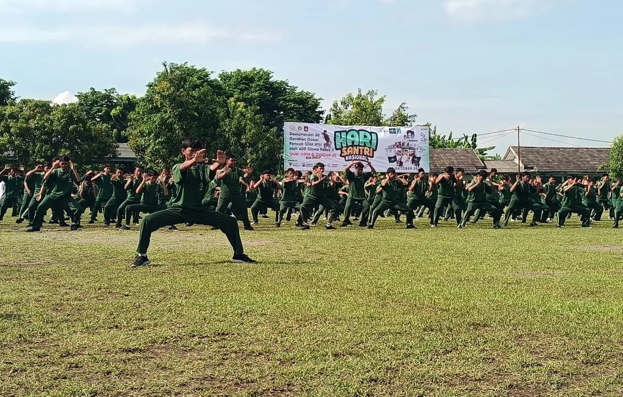 Diisi Atraksi 600 Siswa Peragakan 30 Jurus IPSI, 1.700 Siswa SMK YPM 8 Sidoarjo Upacara Hari Santri di Kavaleri 3 Sumput