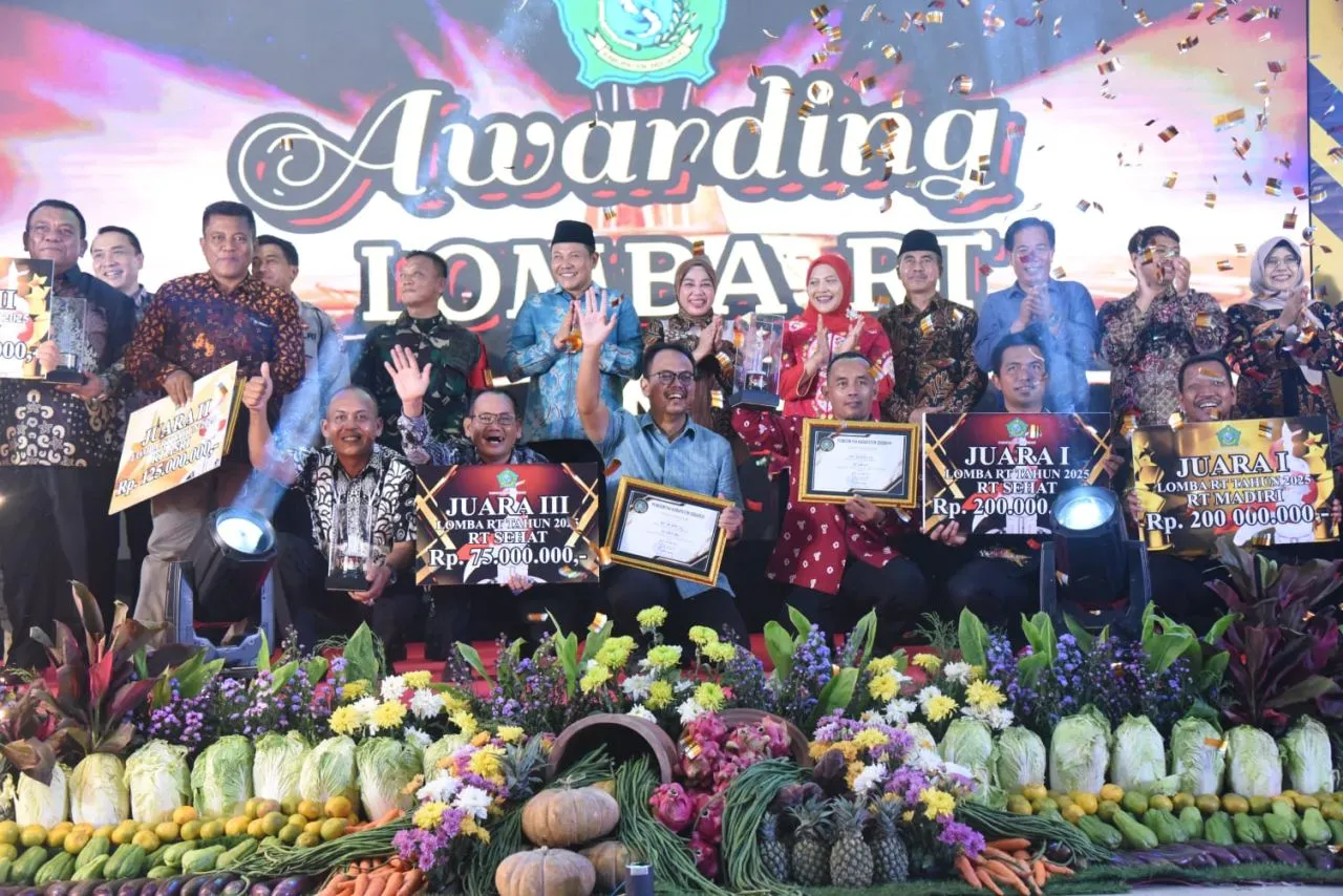 Bupati Sidoarjo Serahkan Hadiah Pemenang Lomba RT Asri, Sehat dan RT Mandiri Mulai Rp 10 Juta Sampai Rp 200 Juta