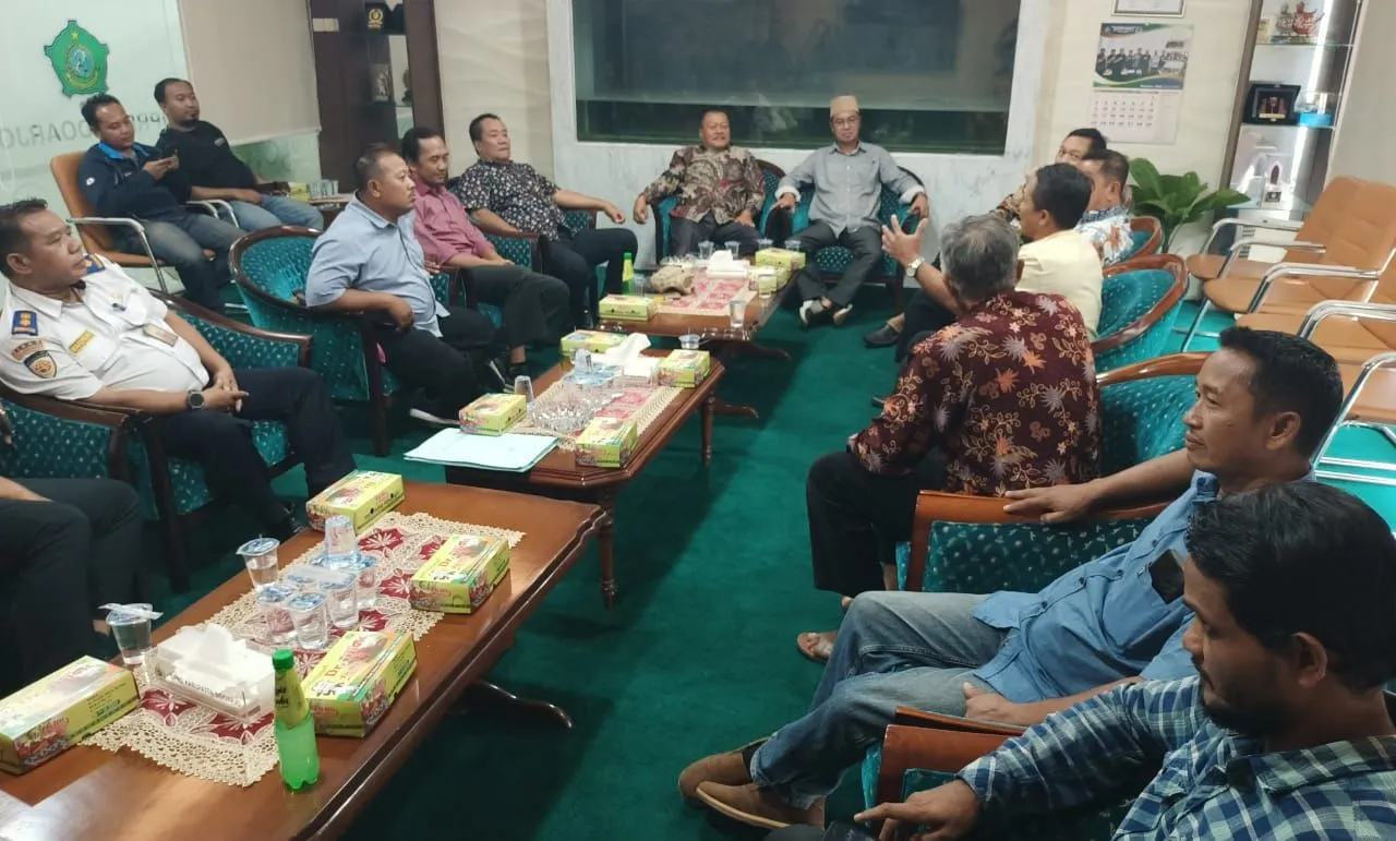 Ngaku Ditelikung, Pimpinan DPRD Sidoarjo Sepakati Warga Karangbong Tolak Kenaikan Status Jalan Desa Jadi Jalan Kelas I