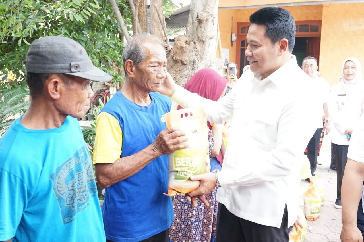 Rumah Penjual Kerupuk di Jambangan Terbakar, Bupati Sidoarjo Gandeng Baznas Percepat Bantu Perbaiki RTLH