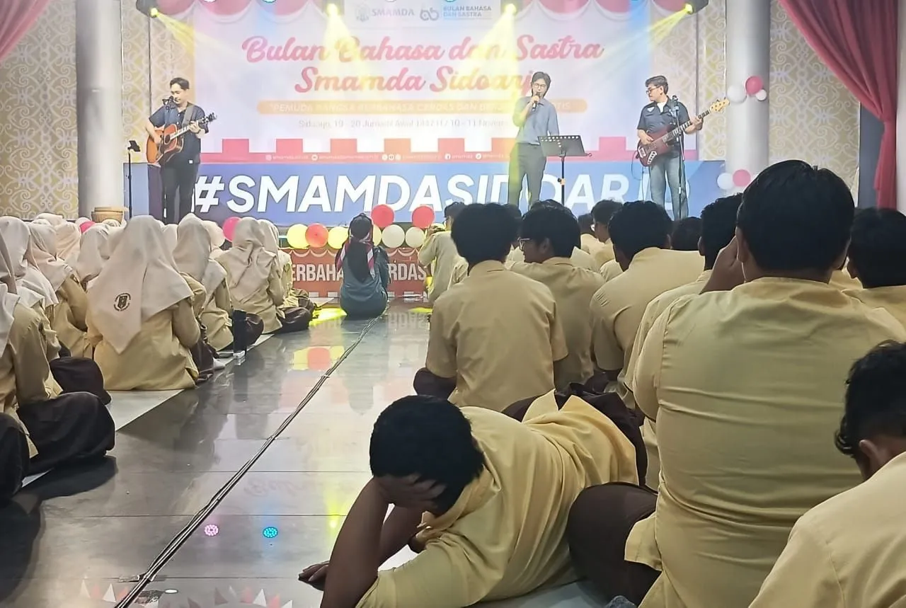 Tanam Jiwa Patriot, Smamda Sidoarjo Peringati Bulan Bahasa dan Hari Pahlawan dengan Berbagai Lomba dan Pentas Seni