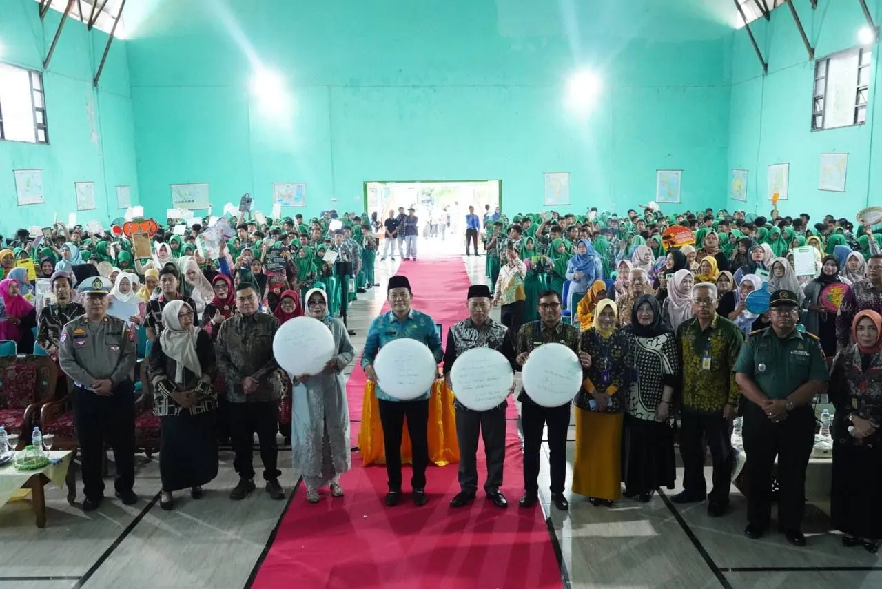 Bupati Sidoarjo Ajak Siswa Tiru Program SMPN 1 Wonoayu Berliterasi Lewat BergeMPPita dan Tugu Cerita
