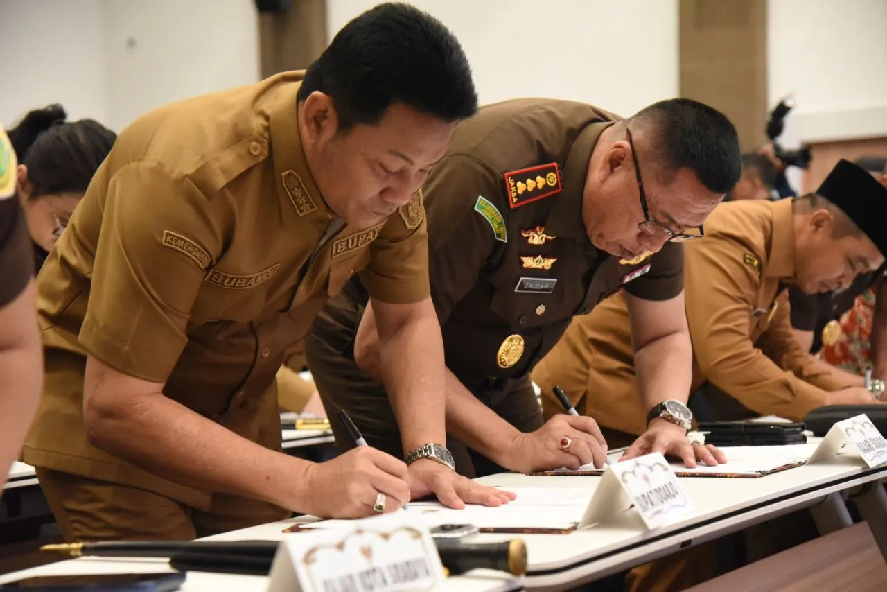 Kejari dan Pemkab Sidoarjo Tandatangani PKS Penerapan Pidana Kerja Sosial Bagi Para Terpidana di Kota Delta