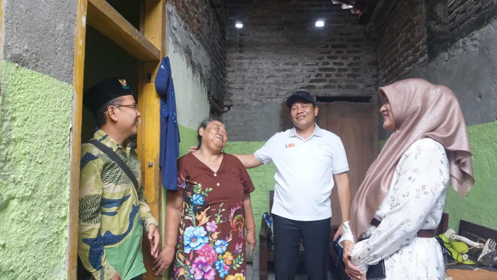 Peduli Warga Kurang Mampu, Bupati Sidoarjo Janji Perbaiki RTLH Milik Warga Gedangan dan Waru