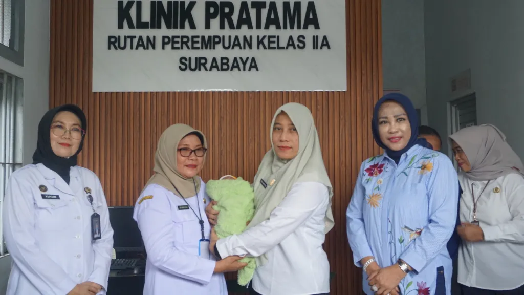 Wabup Sidoarjo Terima Penyerahan Bayi Laki-Laki yang Ibunya Meninggal di Rutan Perempuan Porong