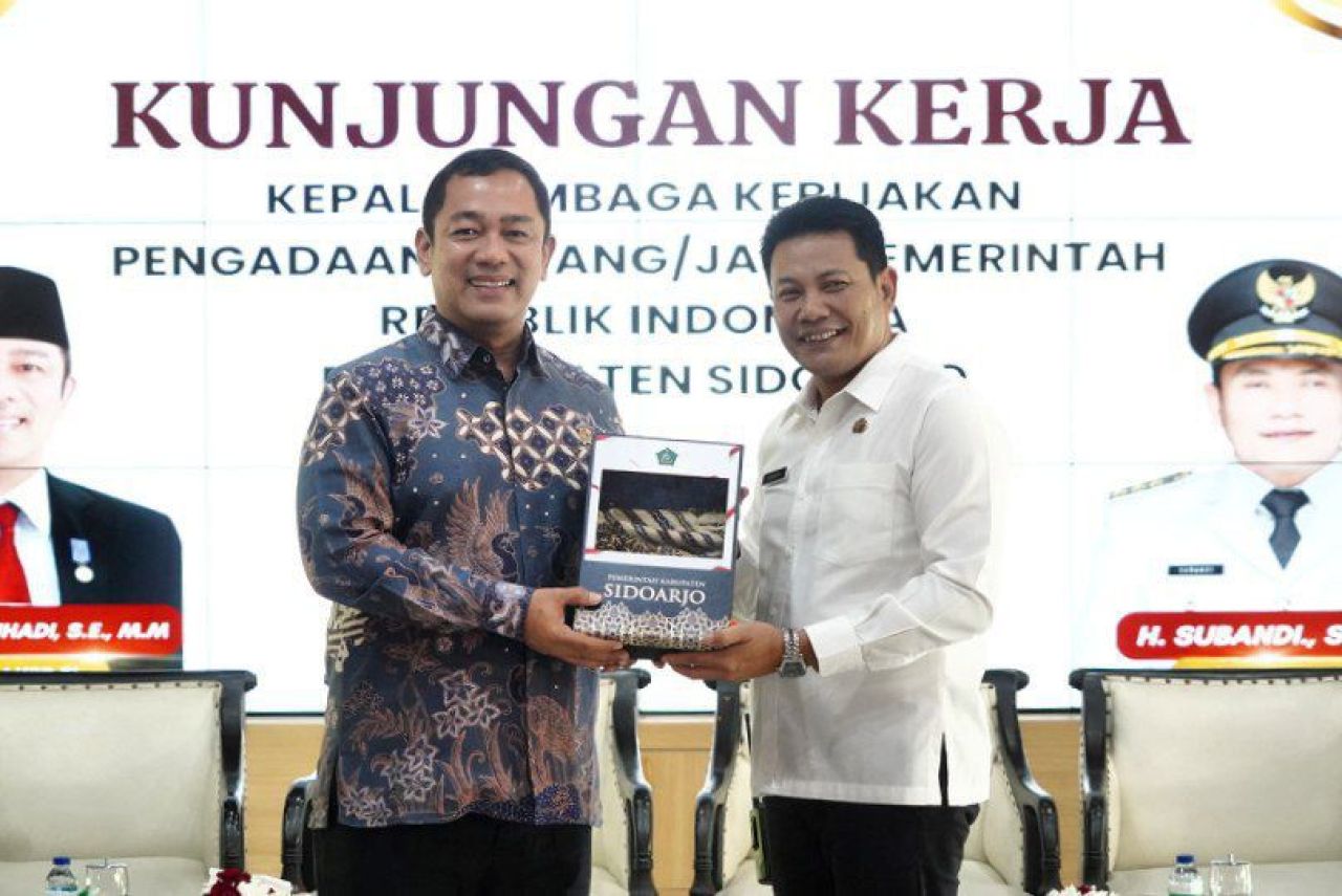 LKPP - Plt Bupati Sidoarjo, Subandi menyambut kehadiran Kepala Lembaga Kebijakan Pengadaan Barang/Jasa Pemerintah Republik Indonesia, Dr H Hendrar Prihadi di Pendopo Delta Wibawa, Sidoarjo, Rabu (15/01/2025).