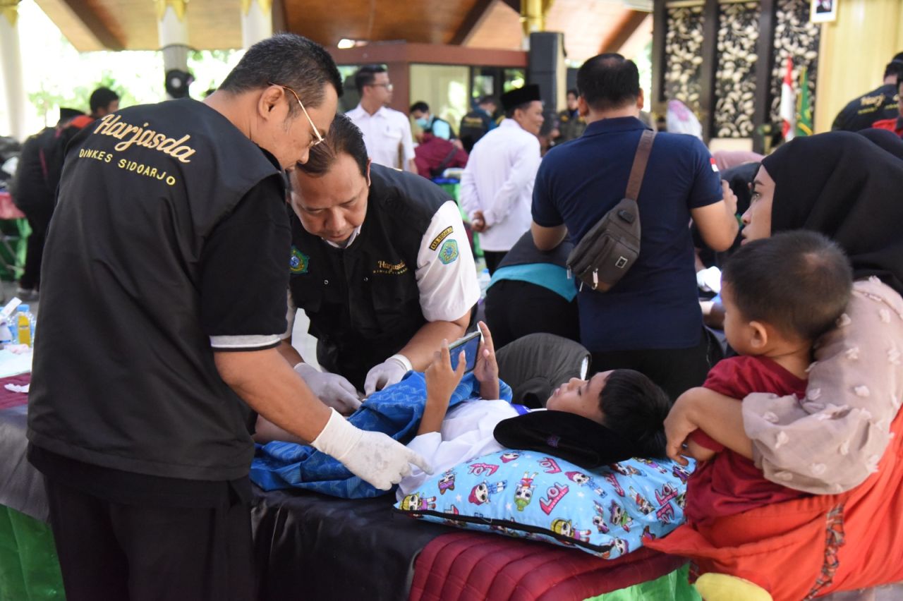 KHITAN MASSAL - Sebanyak 190 anak mengikuti khitan massal yang digelar BAZNAS Sidoarjo dalam rangka memperingati Harjasda ke 166 Kabupaten Sidoarjo di Pendopo Delta Wibawa, Rabu (22/01/2025).