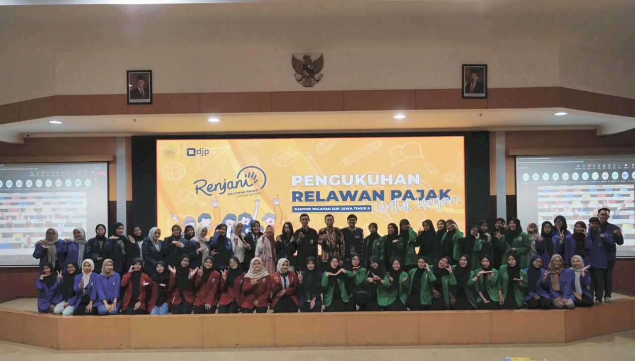 RENJANI - Kanwil DJP Jawa Timur II mengukuhkan Relawan Pajak Untuk Negeri (Renjani) Tahun 2025 di Aula Majapahit Kanwil DJP Jatim II, Kamis (23/01/2025).