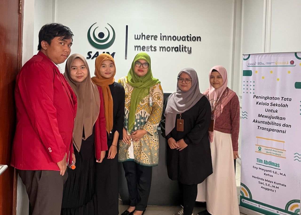 ABDIMAS - Tim Pengabdian Masyarakat (Abdimas), Program Studi Akuntansi, Universitas Muhammadiyah Sidoarjo (Umsida) yang diketuai Eny Maryanti melaksanakan kegiatan pendampingan keuangan di Sekolah Alam Insan Mulia (SAIM) Surabaya, Sabtu (11/01/2025).