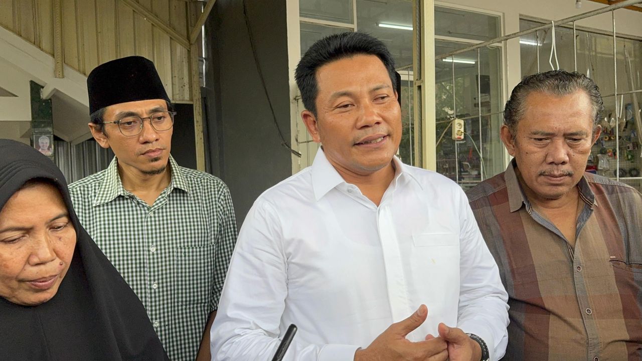 LARANG - Jaga keselamatan peserta didik, Plt Bupati Sidoarjo Subandi mengeluarkan Surat Edaran (SE) terkait pelaksanaan Out Door Learning (ODL) isinya sekolah di Sidoarjo diwajibkan menangguhkan kegiatan ODL di luar wilayah Sidoarjo, Senin (03/02/2025).