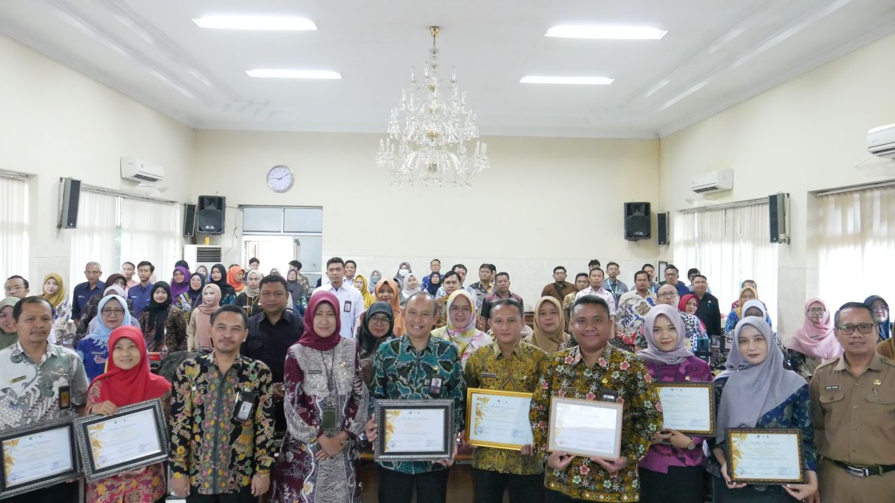 SATU DATA - Pemkab Sidoarjo terus berupaya meningkatkan transparansi dan efektivitas perencanaan pembangunan daerah salah satunya dengan Ekspose Data Statistik Sektoral 2024 di Kantor Setda Sidoarjo, Kamis (06/02/2025).