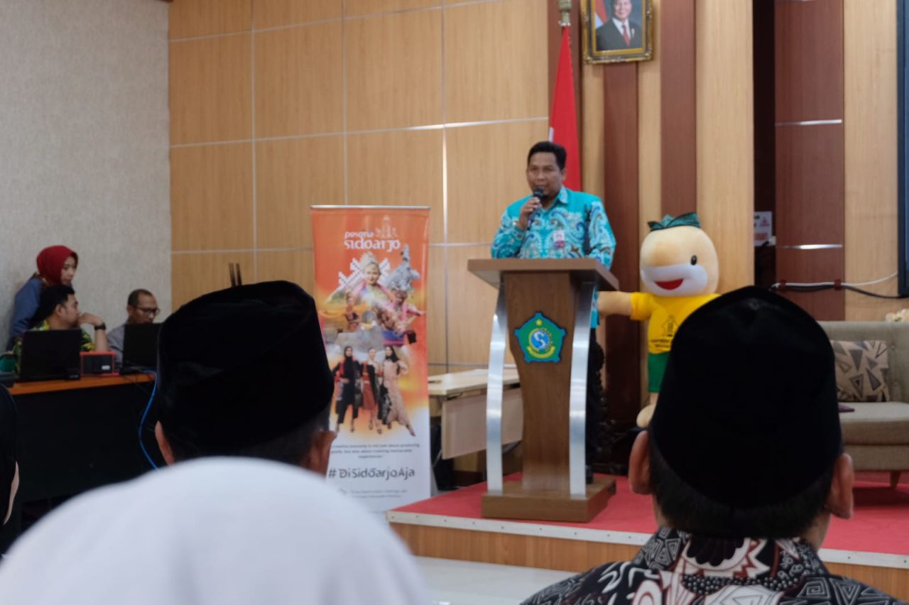 SOSIALISASI - Dinas Kepemudaan, Olahraga dan Pariwisata (Disporapar) Pemkab Sidoarjo menggelar acara Sosialisasi Destinasi Wisata Ramah Siswa di Youth Center Gedung C Disporapar, Jumat (07/02/2025).