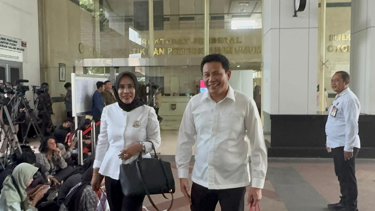 TES KESEHATAN - Pasangan Bupati dan Wakil Bupati (Wabup) Sidoarjo terpilih, Subandi dan Mimik Idayana telah menjalani tes kesehatan sebelum pelantikan dan Retret di Magelang, Minggu (16/02/2025).