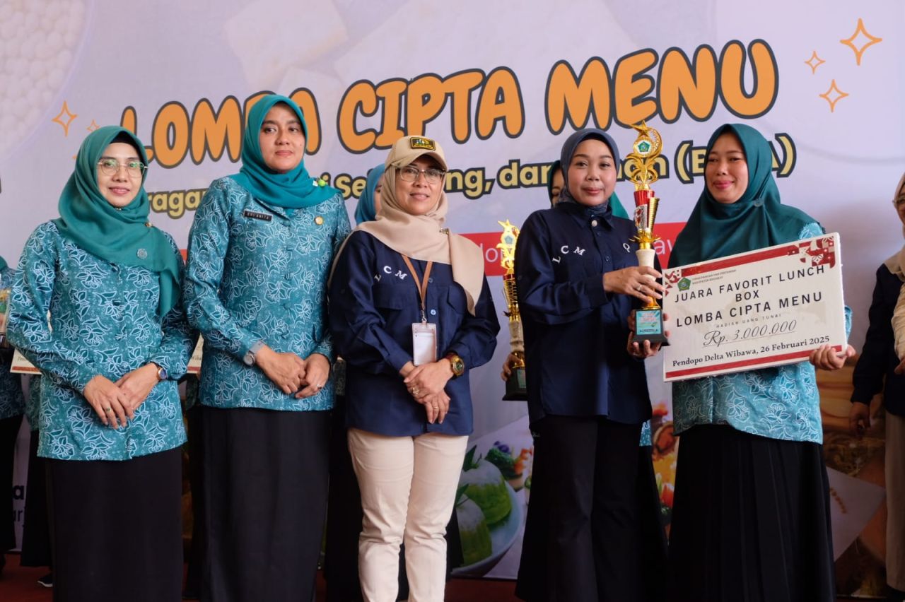 LOMBA MENU - Perwakilan TP PKK dari 18 kecamatan ikuti Lomba Cipta Menu Beragam Bergizi Seimbang dan Aman (B2SA) yang digelar Dinas Pangan dan Pertanian Pemkab Sidoarjo di Pendopo Delta Wibawa, Rabu (26/02/2025).