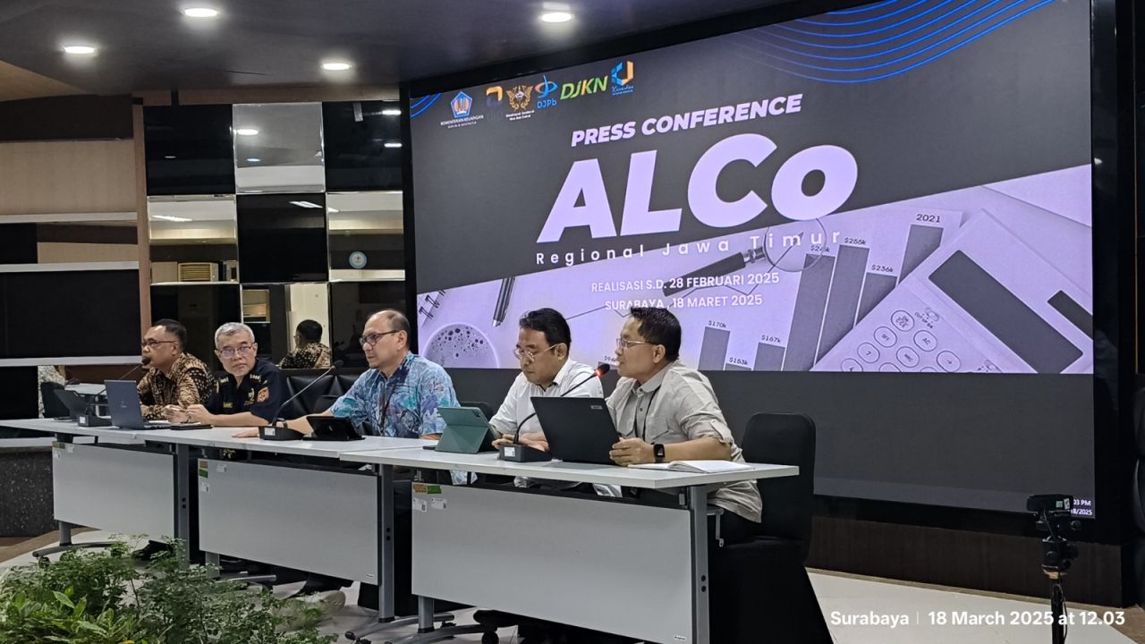 KONPRES - Perwakilan Kementerian Keuangan Provinsi Jawa Timur menggelar Pleno dan Press Conference APBN KiTa Regional Jawa Timur sampai 28 Februari 2025 di Aula Lantai 4, GKN Surabaya II Jalan Dinoyo No 111 Surabaya.