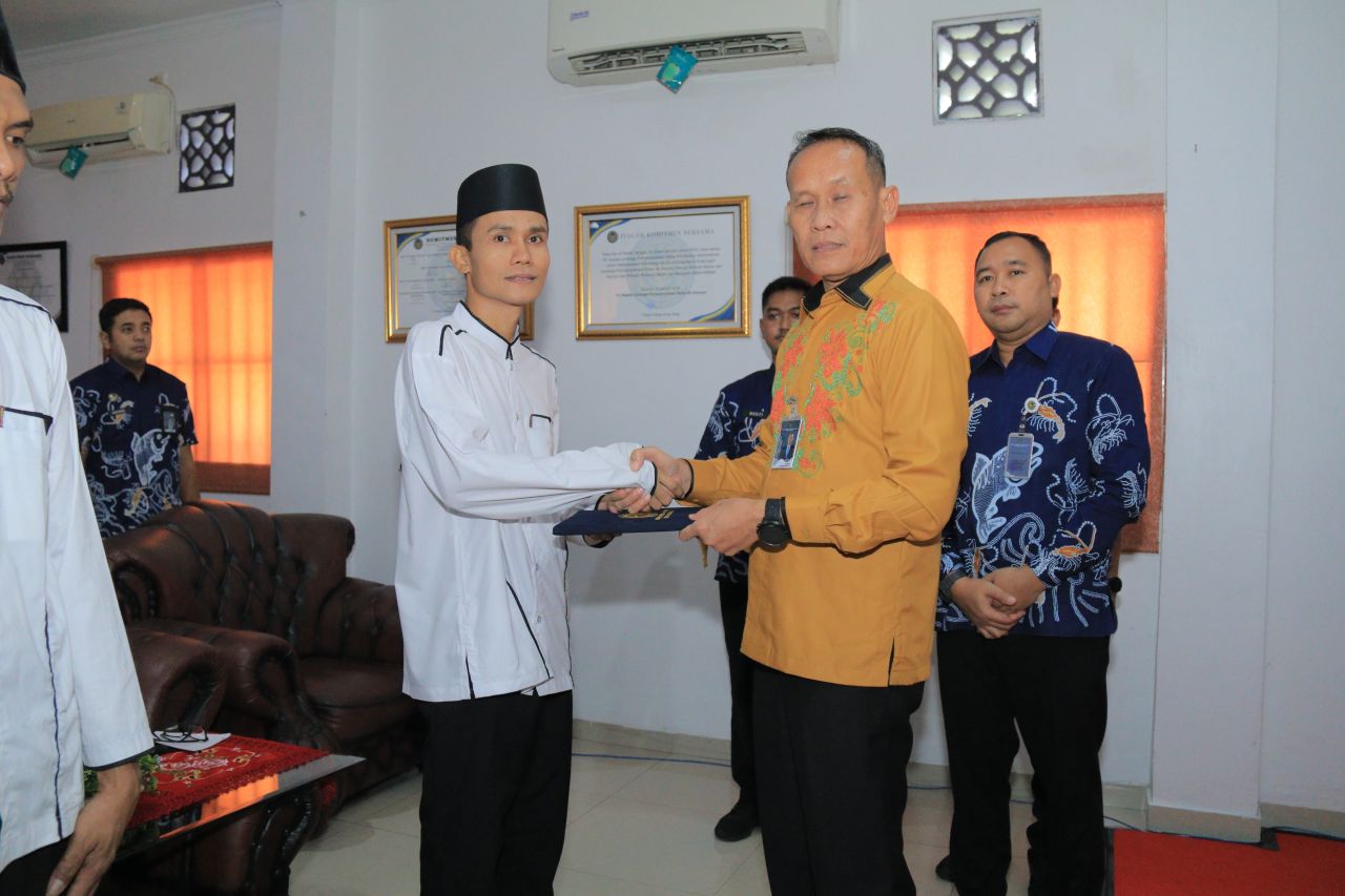 REMISI - Sebanyak 21 warga binaan beragama Hindu di Lapas dan Rutan Jawa Timur memperoleh remisi khusus Hari Raya Nyepi Tahun 2025 yang diberikan paling singkat 15 hari dan paling lama 2 bulan, Sabtu (29/03/2025).