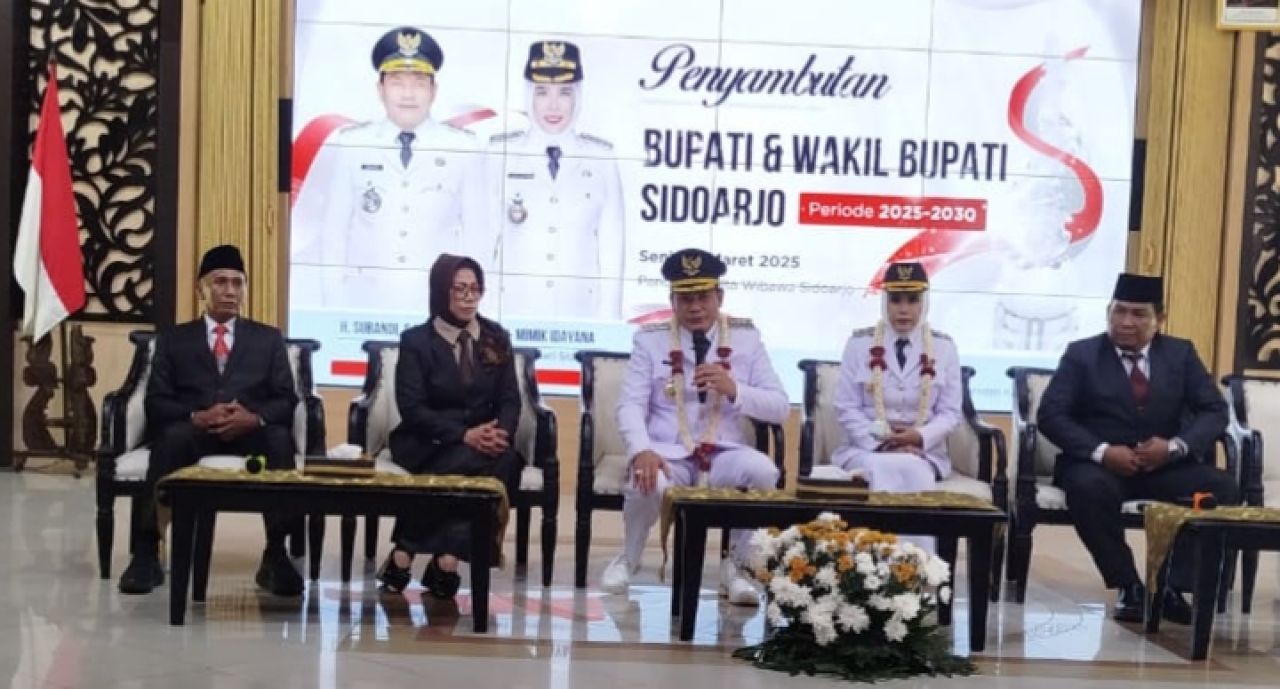 JANJI - Bupati Sidoarjo, Subandi janji tertibkan PKL Pepelegi dan sekitarnya di hadapan media massa usai penerimaan dan penyambutan Bupati dan Wakil Bupati Sidoarjo periode 2025 - 2030 di Pendopo Delta Wibawa, Senin (03/03/2025).