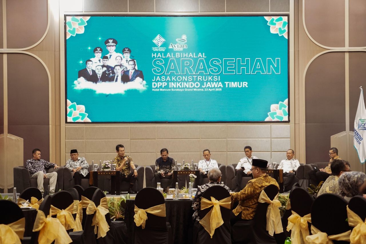 DUKUNG - Kepala PUBM dan SDA Pemkab Sidoarjo Dwi Eko Saptono mendukung penguatan jasa konstruksi saat Halal Bihalal Jasa Konstruksi yang digelar DPP INKINDO Jawa Timur di Hotel Mercure Surabaya Grand Mirama, Rabu (23/04/2025).