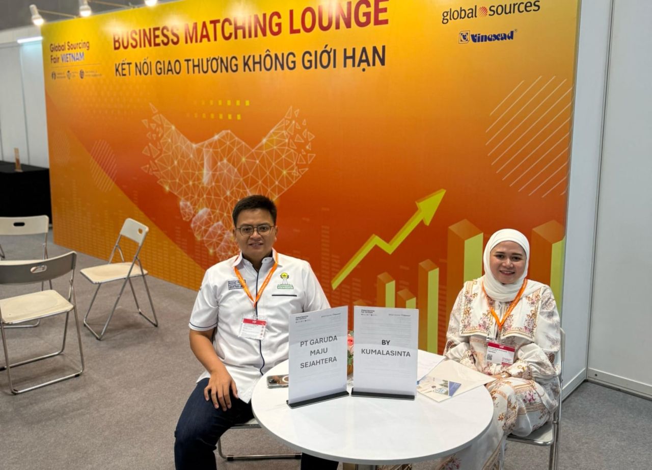 BUSINESS TRIP - Pengurus BPC HIPMI Sidoarjo menunjukkan langkah progresif dengan menggelar Business Trip Internasional yang akan berlangsung mulai 20 April hingga 26 April 2025 dengan mengikuti Business Exhibition Global Sources Fair Vietnam kemarin.