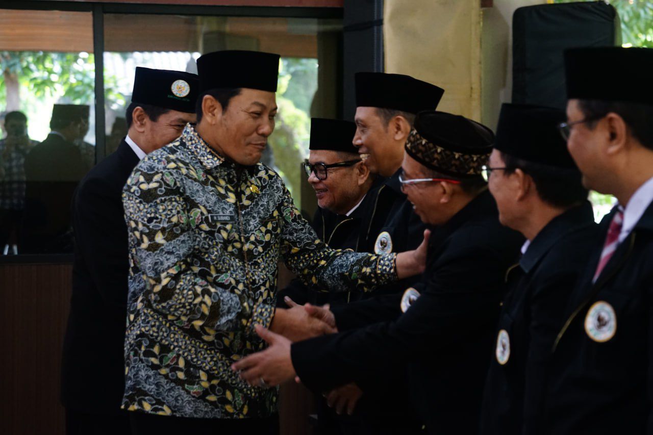 PELANTIKAN - Pengurus Badan Wakaf Indonesia (BWI) Kabupaten Sidoarjo masa jabatan 2025 - 2028 resmi dilantik Pendopo Delta Wibawa disaksikan Bupati Sidoarjo, Subandi, Selasa (06/05/2025).