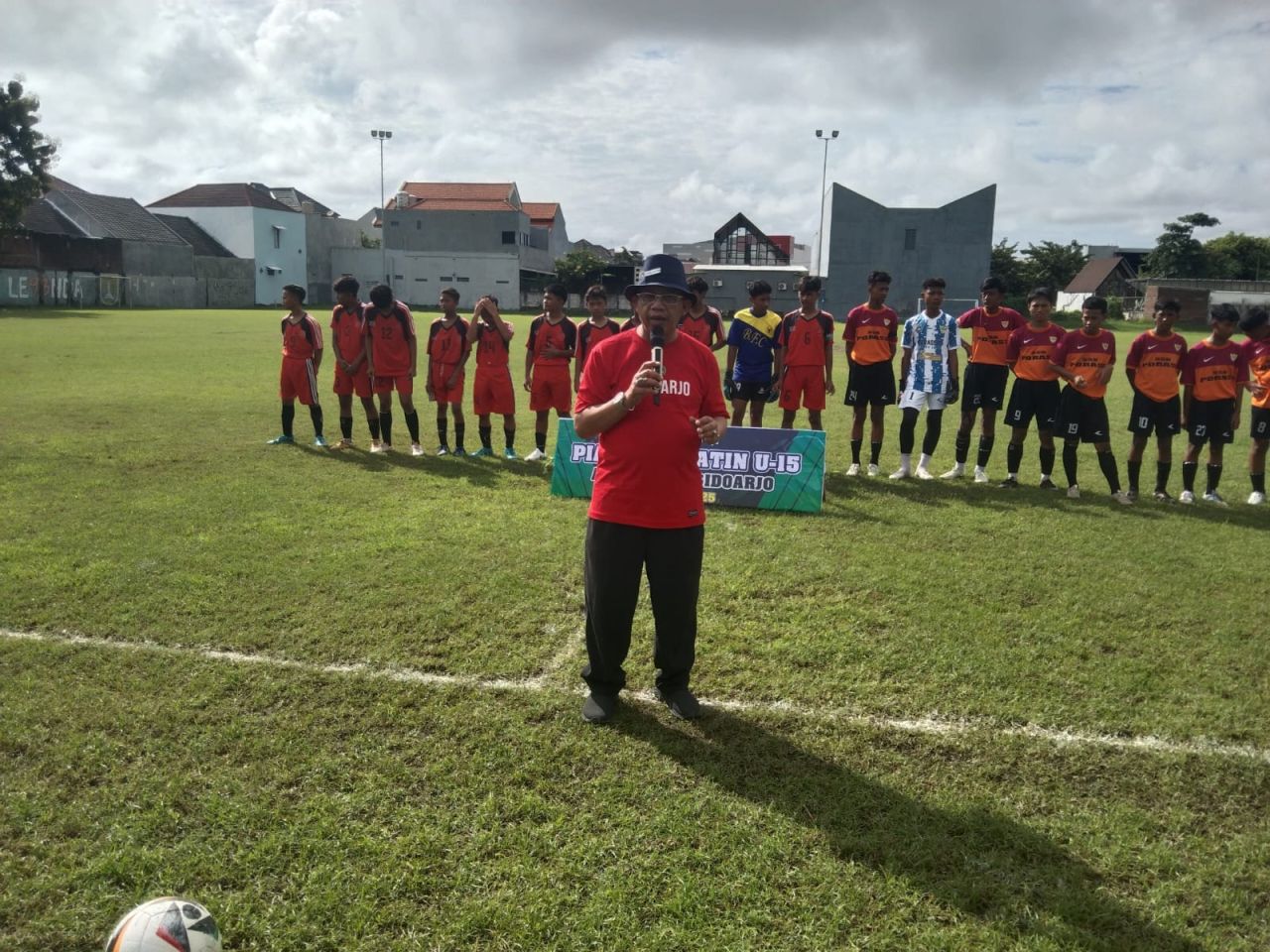 SOERATIN - Askab PSSI Sidoarjo menggelar agenda Piala Soeratin U-13 dan U-15, Askab PSSI Sidoarjo Gelar Piala Soeratin U-13 dan U-15 di Lapangan Pagerwojo, Kecamatan Buduran dan Lapangan Sumorame, Kecamatan Candi, Sidoarjo, Sabtu (24/05/2025).