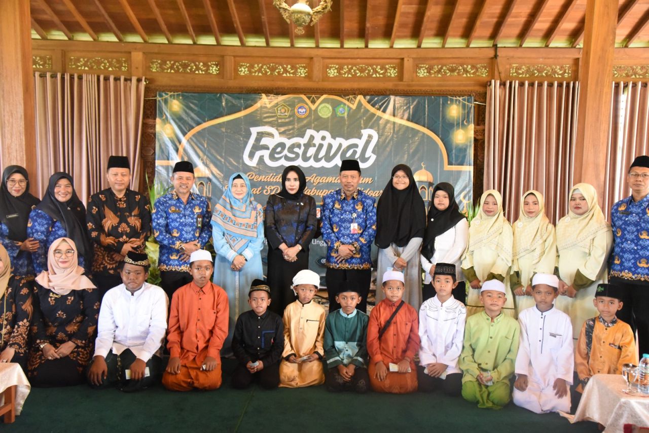 FESTIVAL - Sebanyak 432 siswa dan siswi Sekolah Dasar (SD) se Sidoarjo mengikuti Festival Pendidikan Agama Islam (PAI) 2025 di Pondok Pesantren Al-Amanah Junwangi, Kecamatan Krian, Sidoarjo yang dibuka Wabup Sidoarjo Mimik Idayana, Selasa (17/06/2025).