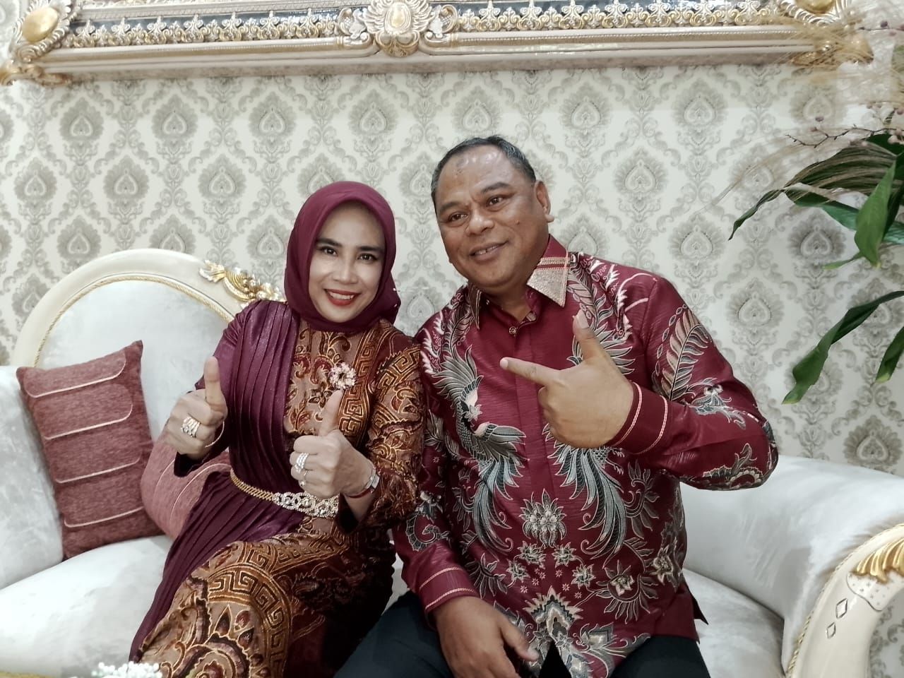 DUKUNG - Ketua DPC Partai Gerindra Sidoarjo, Mimik Idayana dan Ketua Dewan Penasehat DPC Partai Gerindra Sidoarjo, Rahmat Muhajirin mendukung sikap Fraksi Partai Gerindra DPRD Sidoarjo menolak permintaan maaf Bupati Sidoarjo dan walk out saat paripurna.