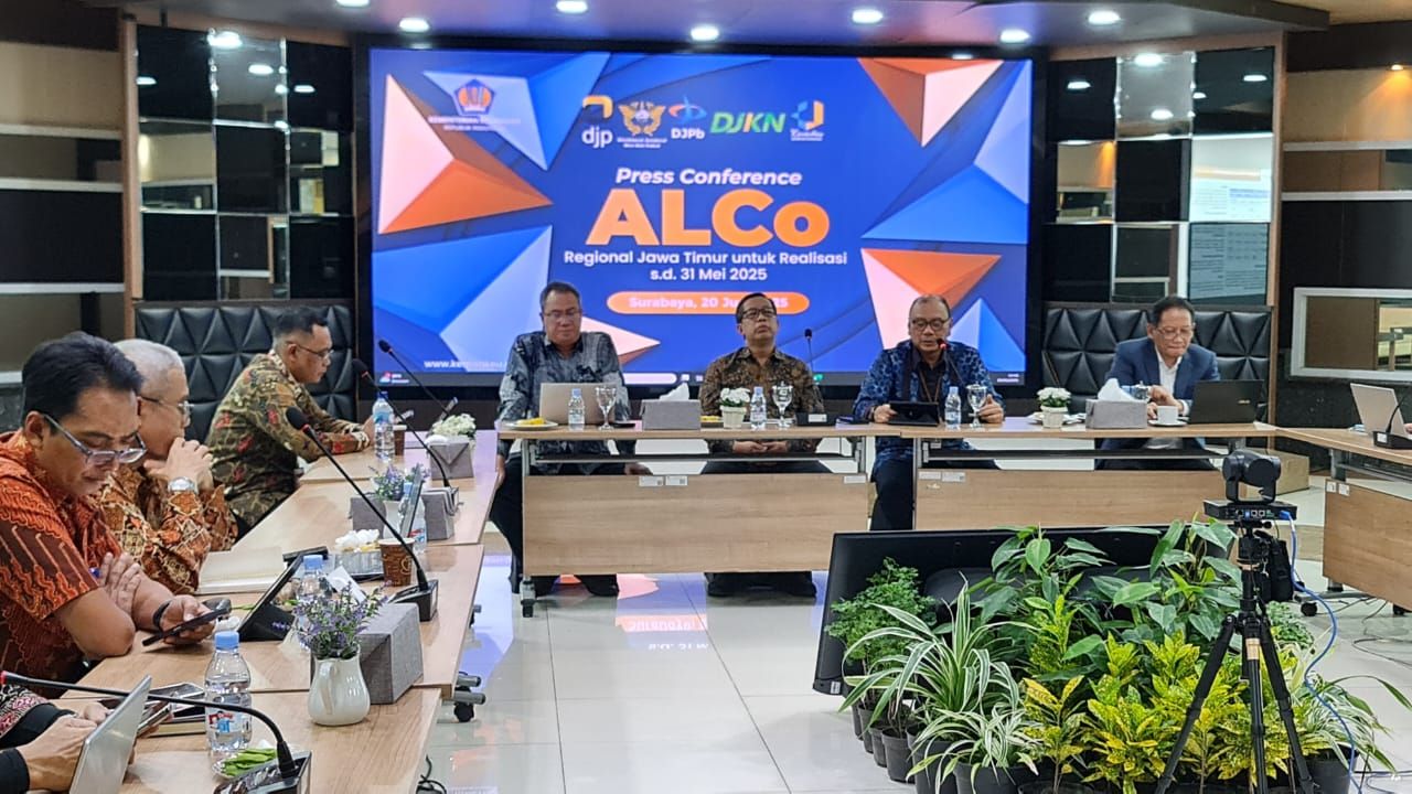 RILIS - Perwakilan Kementerian Keuangan Jatim menggelar Konferensi Pers APBN KiTa Regional Jatim sampai 31 Mei 2025 di Aula Lantai 4, GKN Surabaya II JL Dinoyo No 111 Surabaya yang diikuti para pimpinan unit vertikal Kementerian Keuangan secara daring, Ju